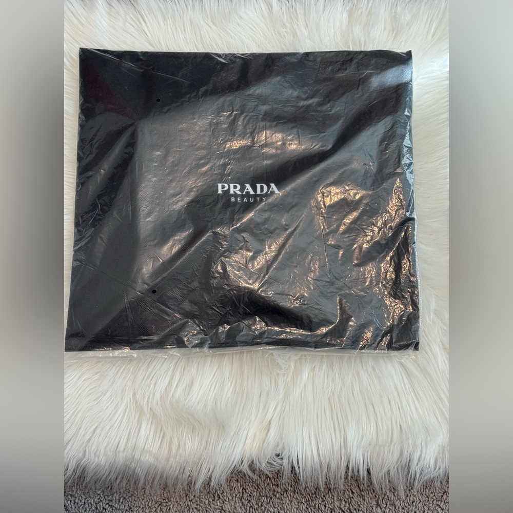 New Arrivals! Prada Mint Green Tote Bag with Wallet - Picture 8 of 8